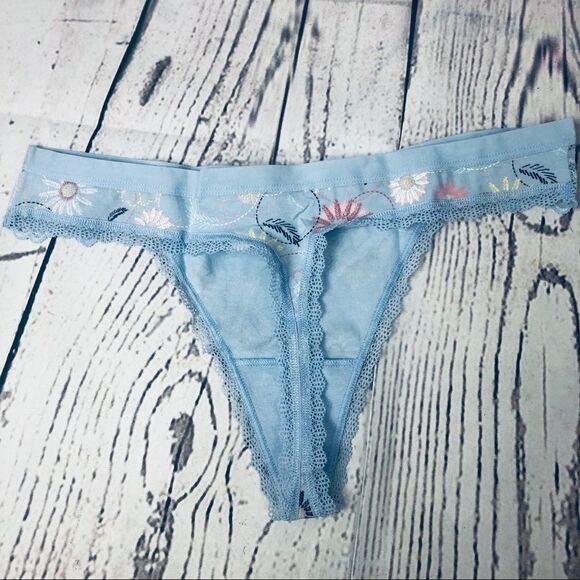 La Vie En Rose 5 pack Lacey Thong Underwear - Picture 4 of 10